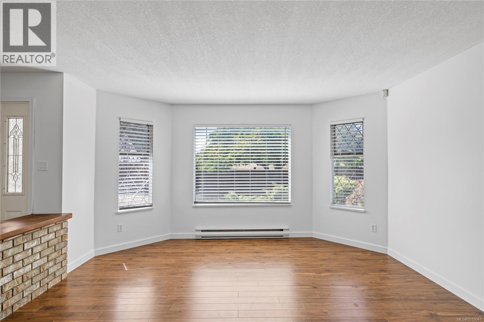 332 Moilliet St S, Parksville