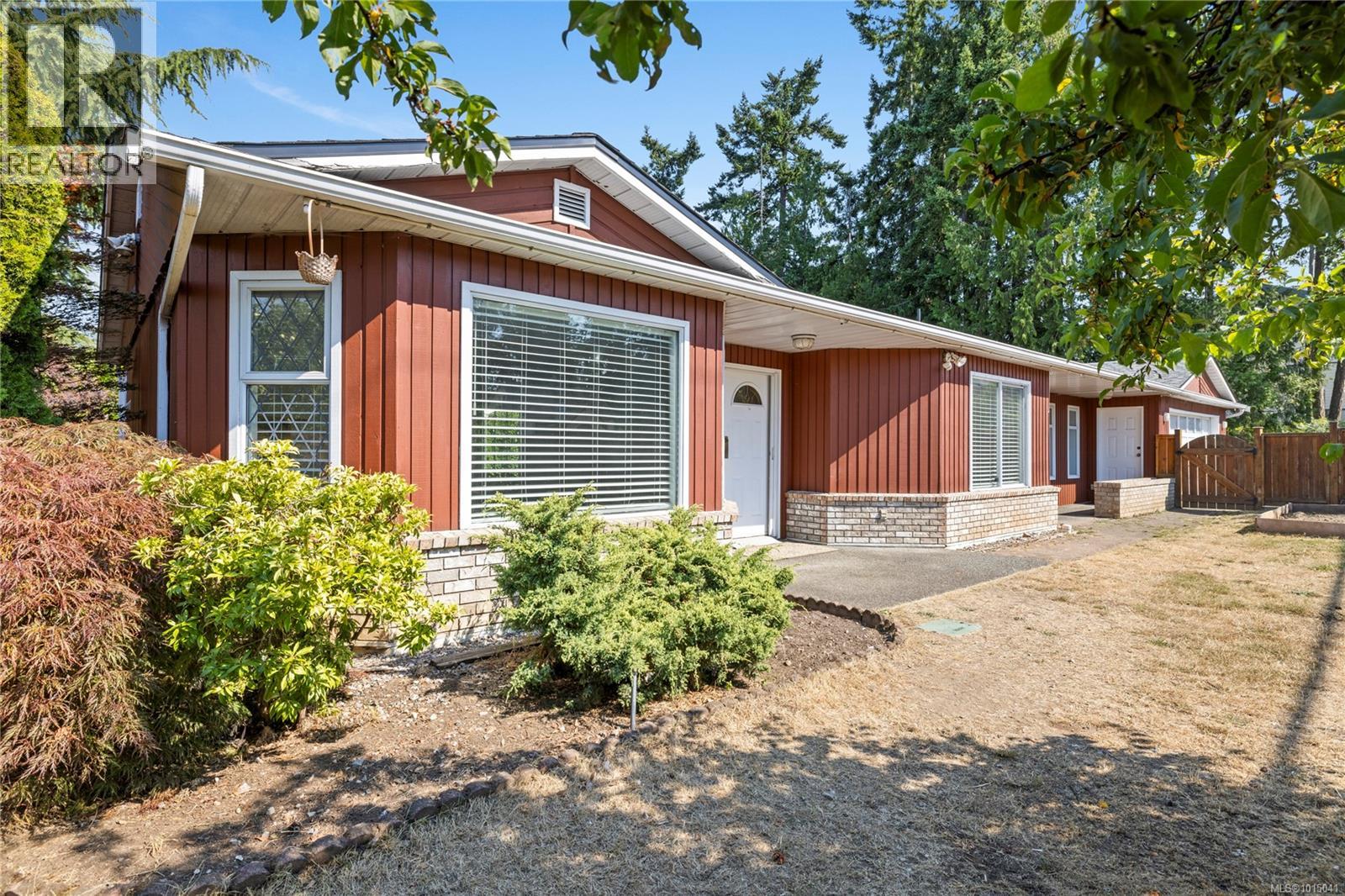 332 Moilliet St S, Parksville