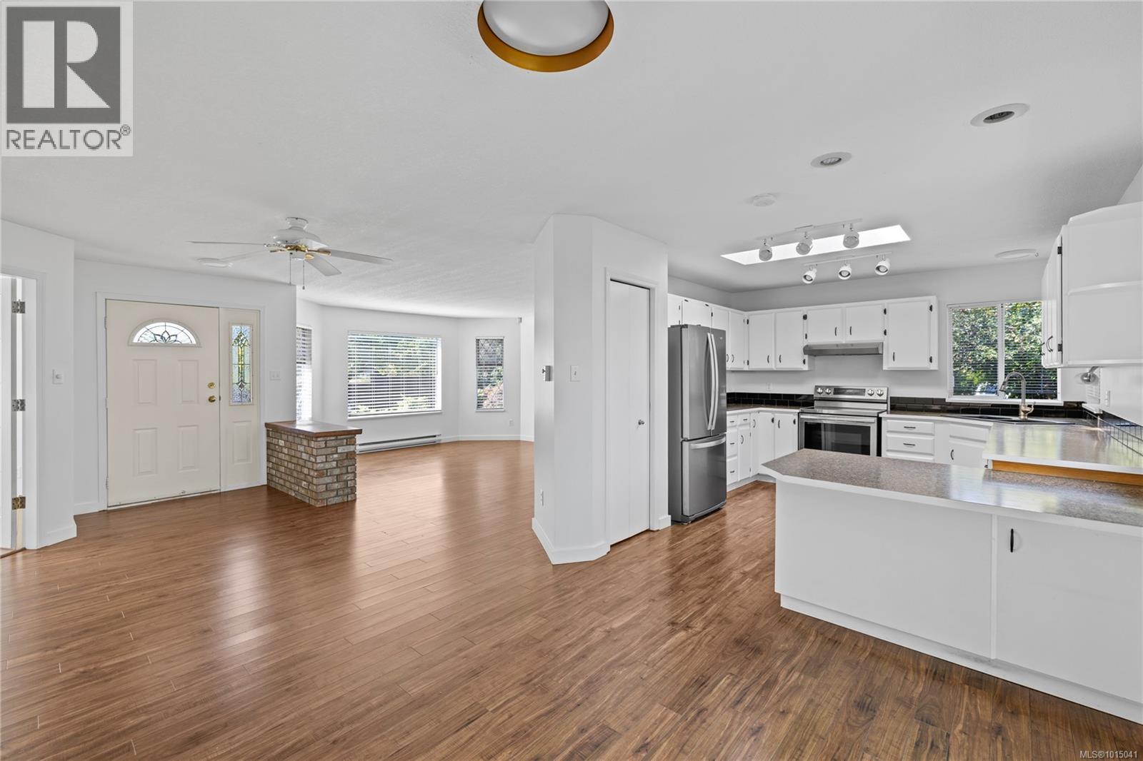 332 Moilliet St S, Parksville