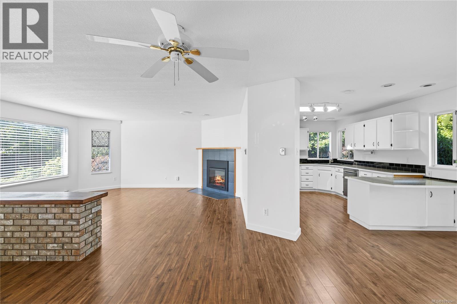 332 Moilliet St S, Parksville