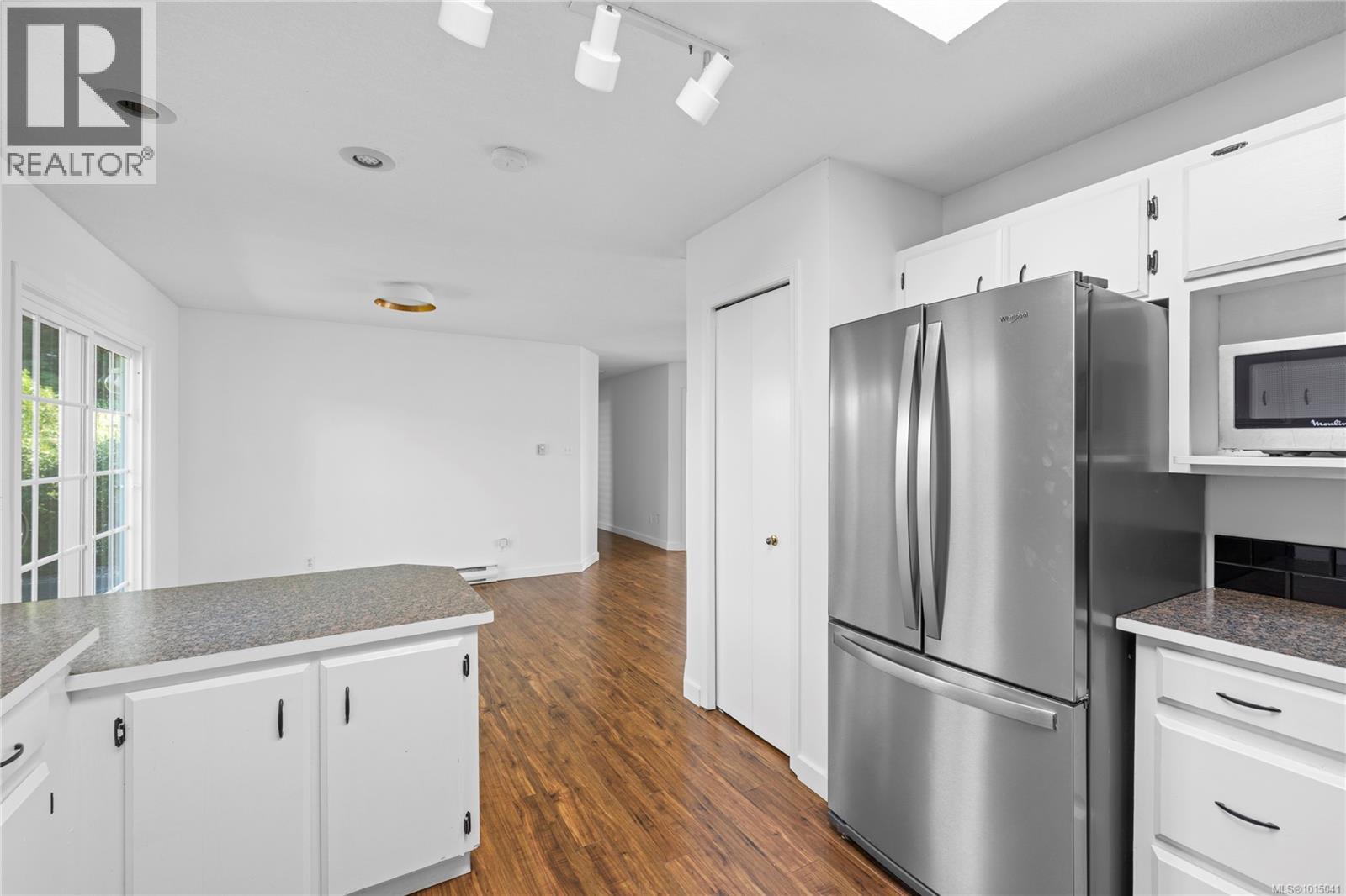 332 Moilliet St S, Parksville
