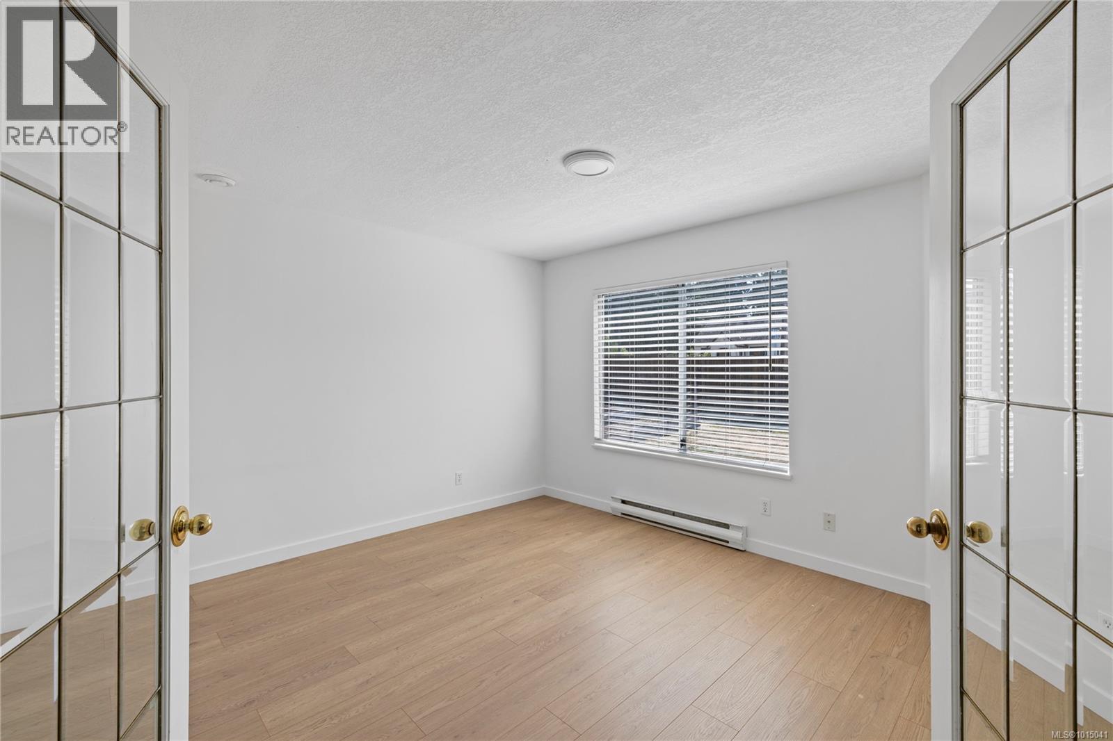 332 Moilliet St S, Parksville