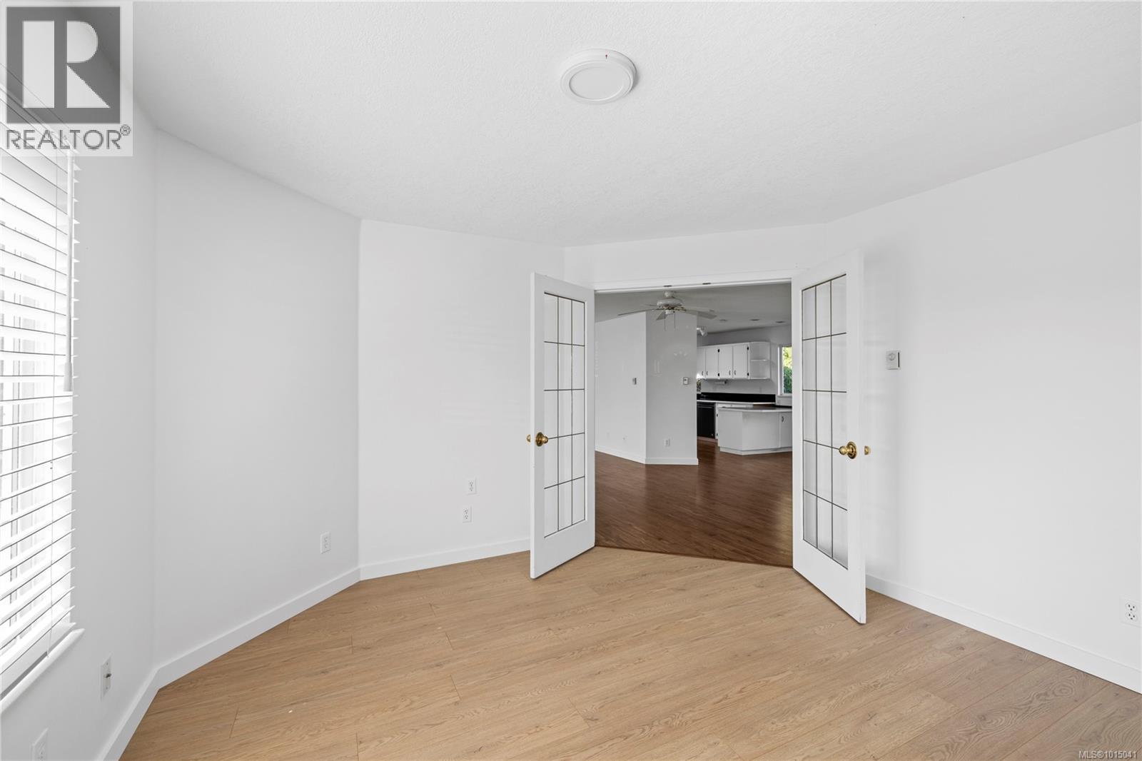 332 Moilliet St S, Parksville