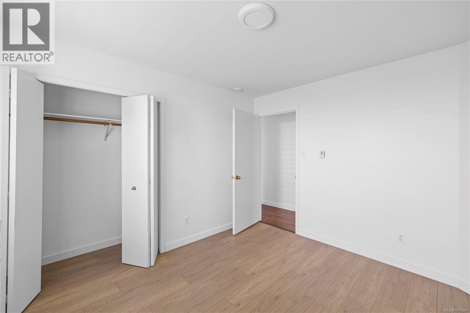 332 Moilliet St S, Parksville