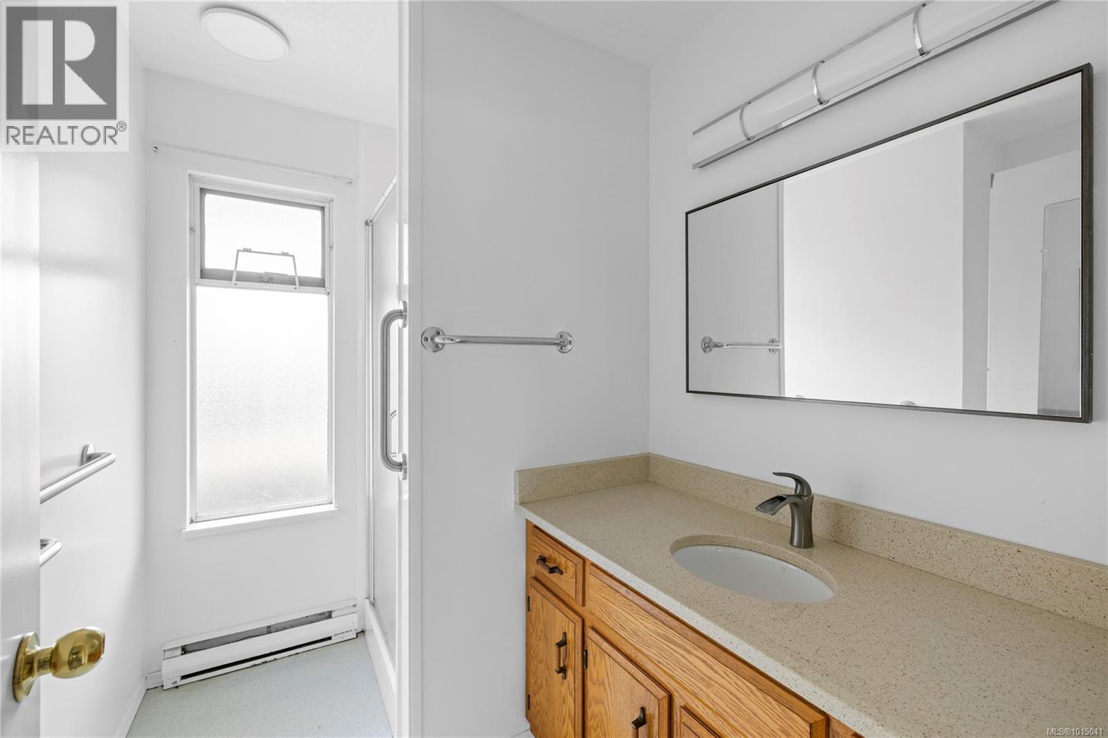332 Moilliet St S, Parksville