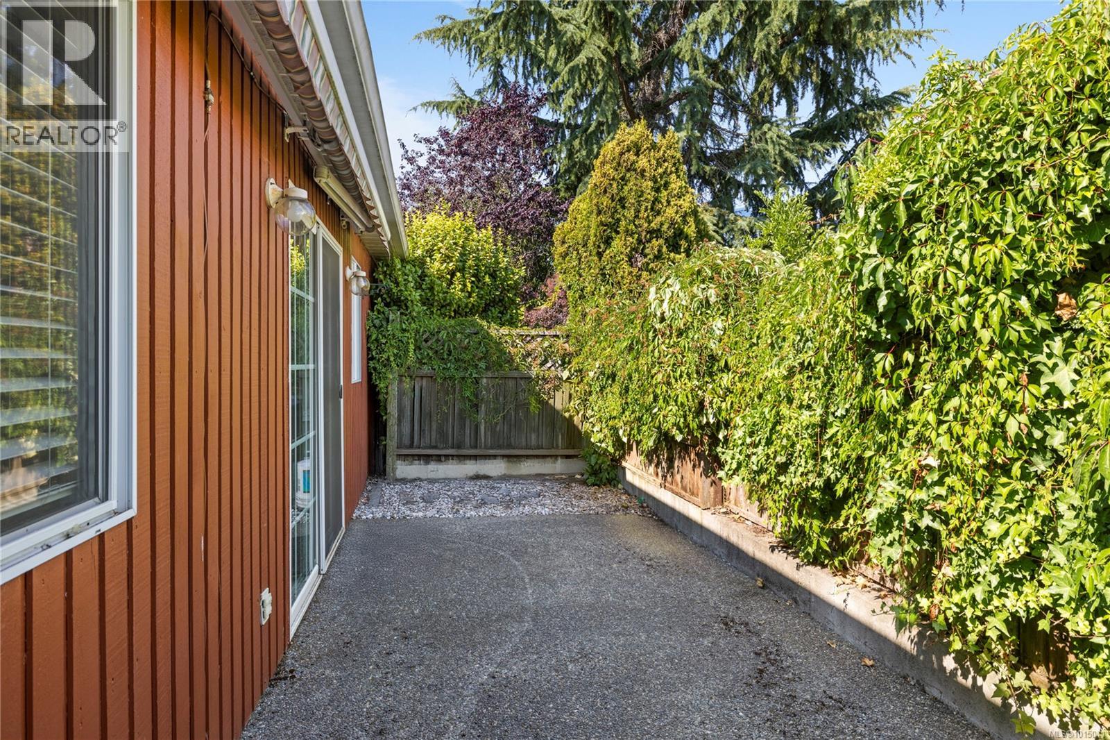332 Moilliet St S, Parksville