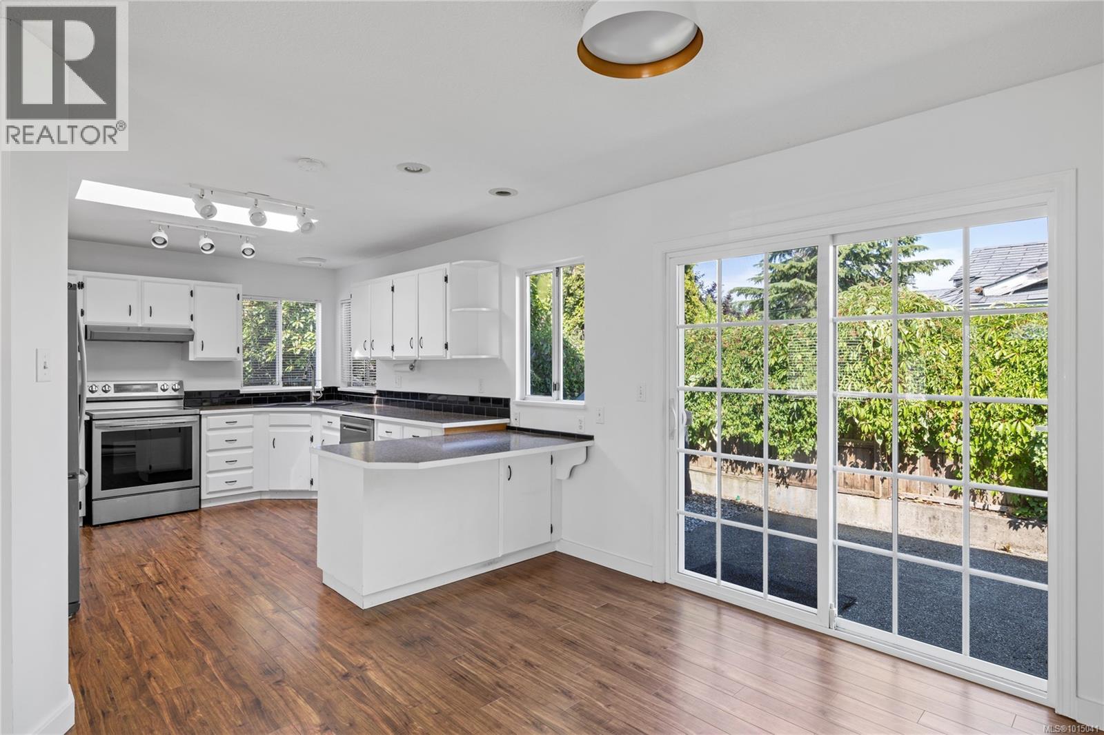 332 Moilliet St S, Parksville