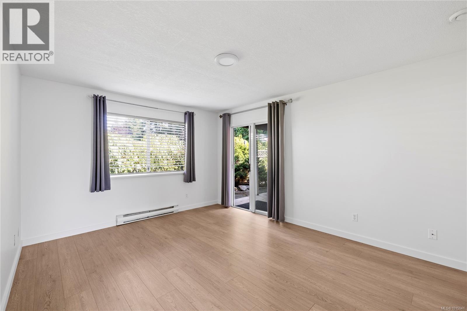 332 Moilliet St S, Parksville