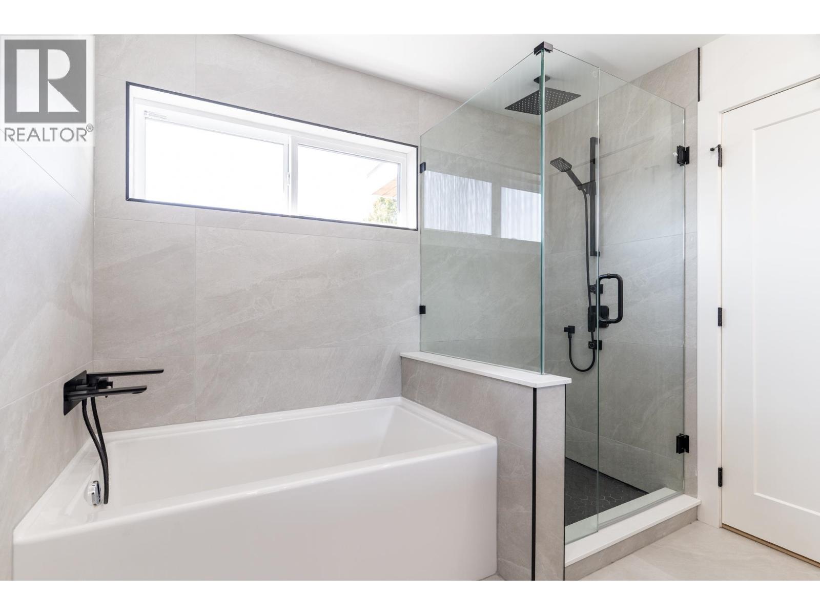 215 MABEL STREET, New Westminster