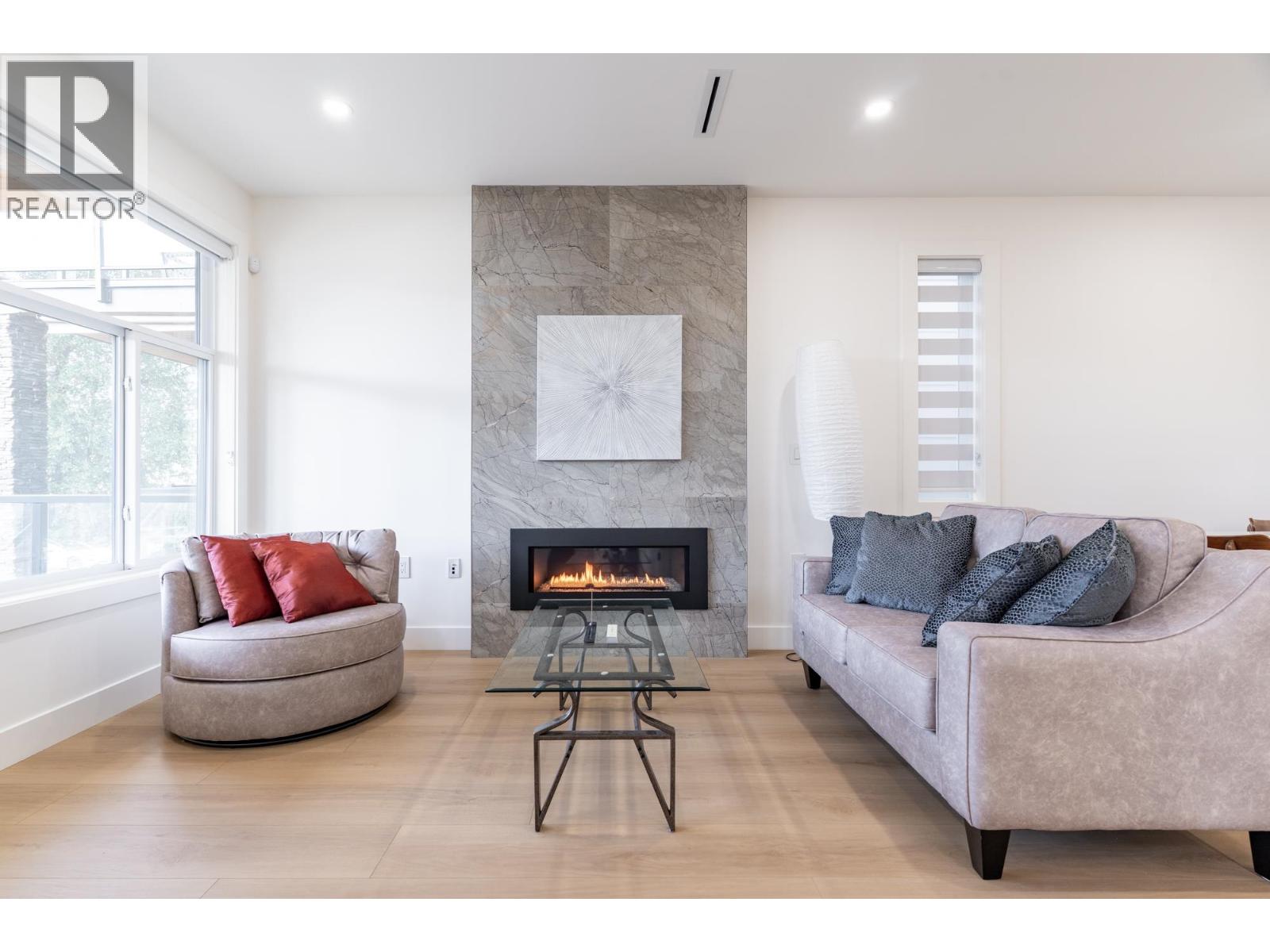 215 MABEL STREET, New Westminster