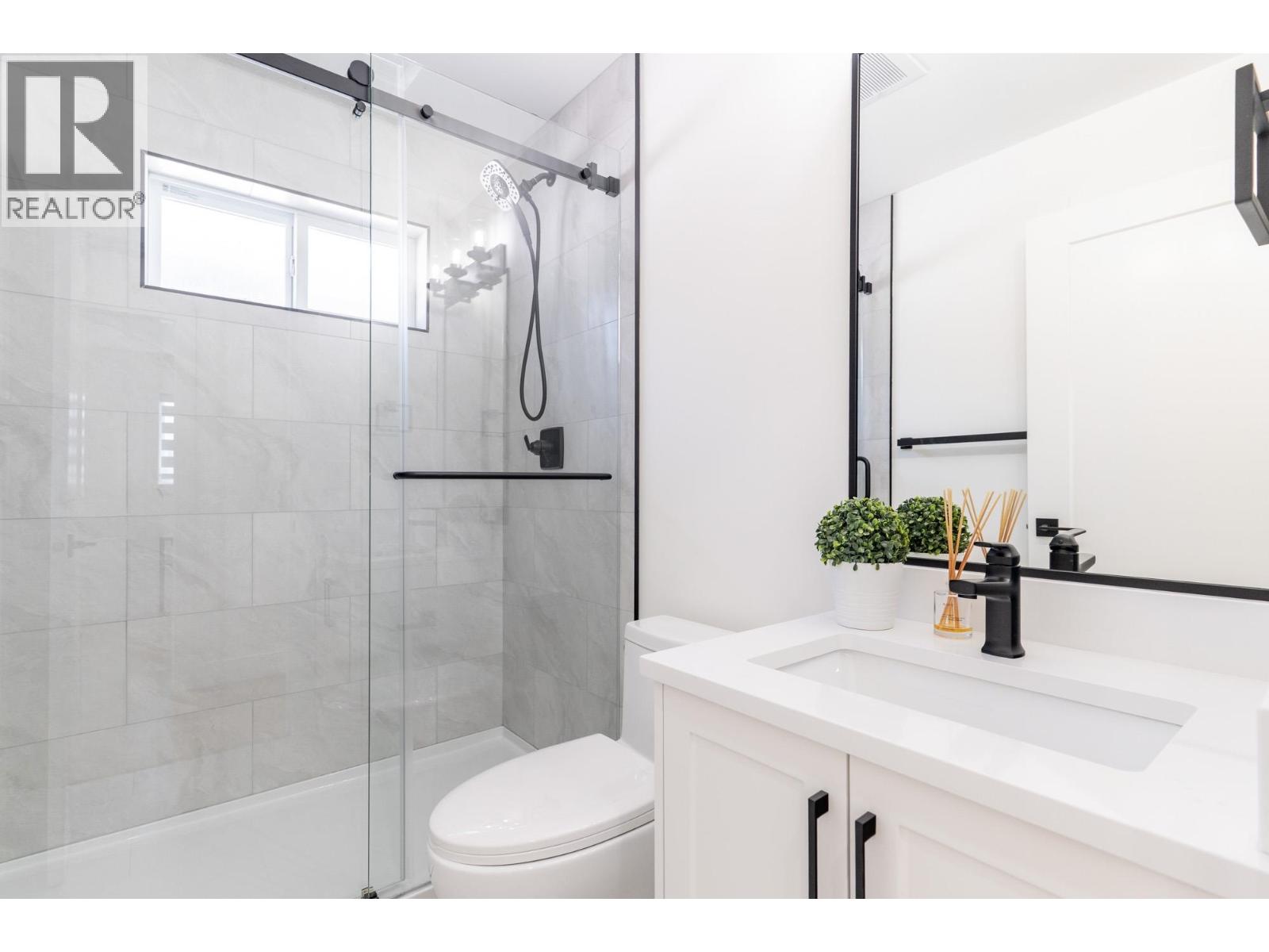 215 MABEL STREET, New Westminster