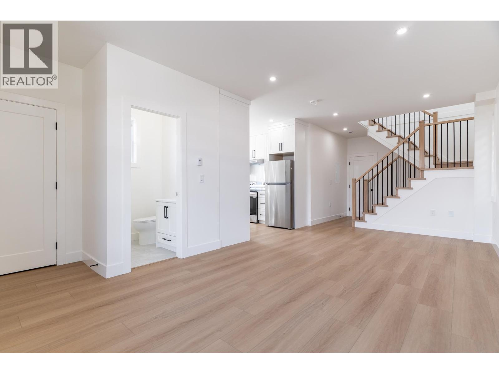 215 MABEL STREET, New Westminster