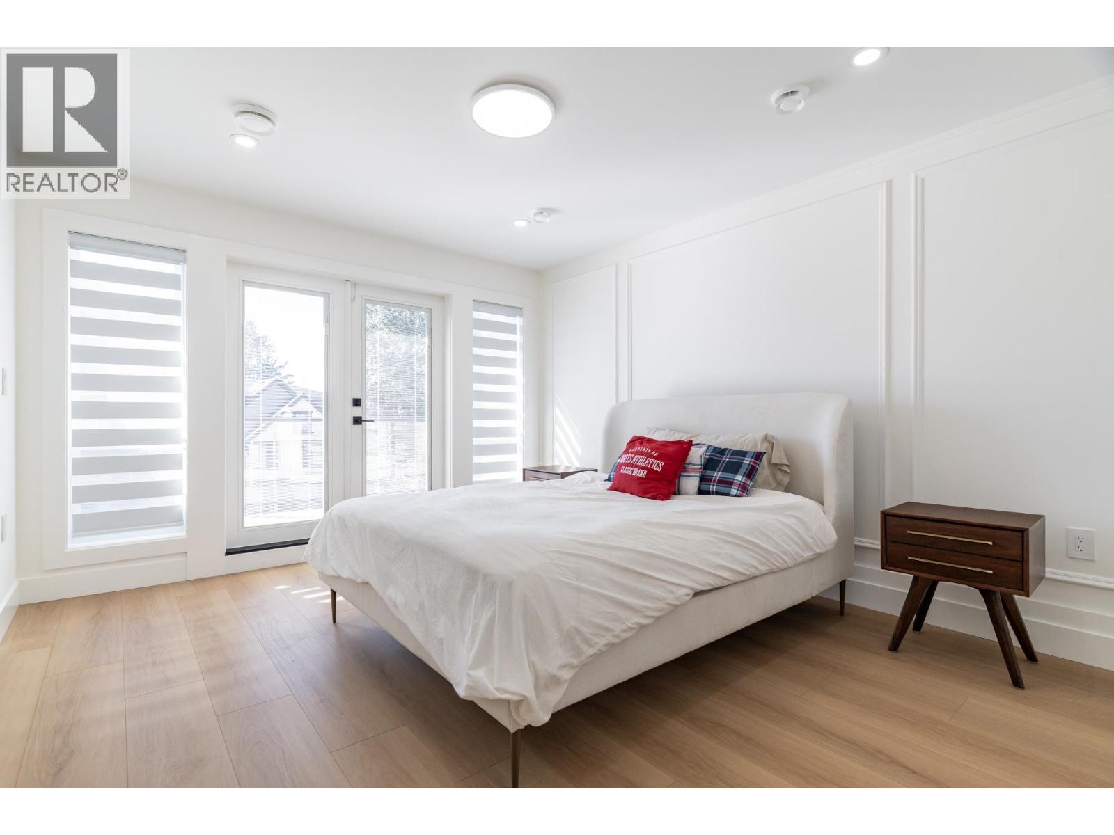 215 MABEL STREET, New Westminster