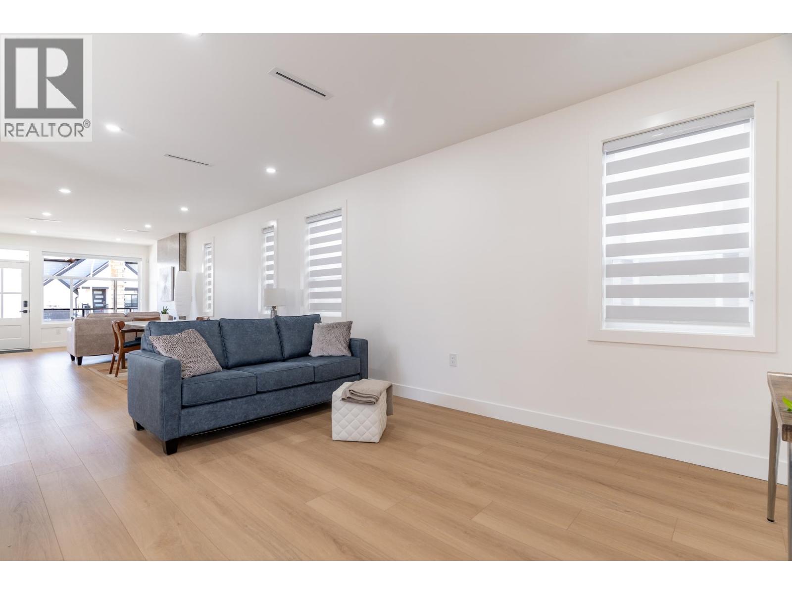 215 MABEL STREET, New Westminster