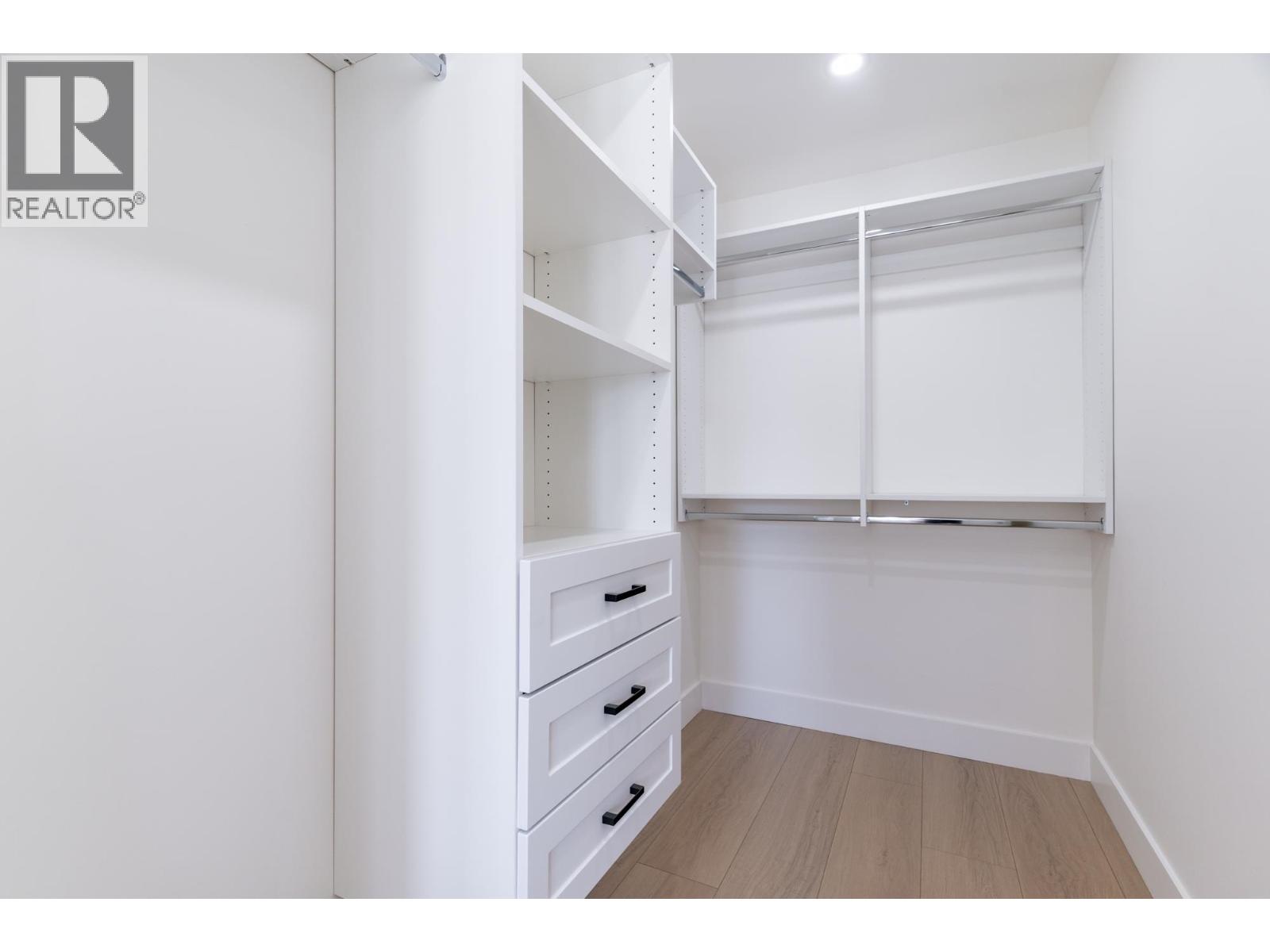 215 MABEL STREET, New Westminster