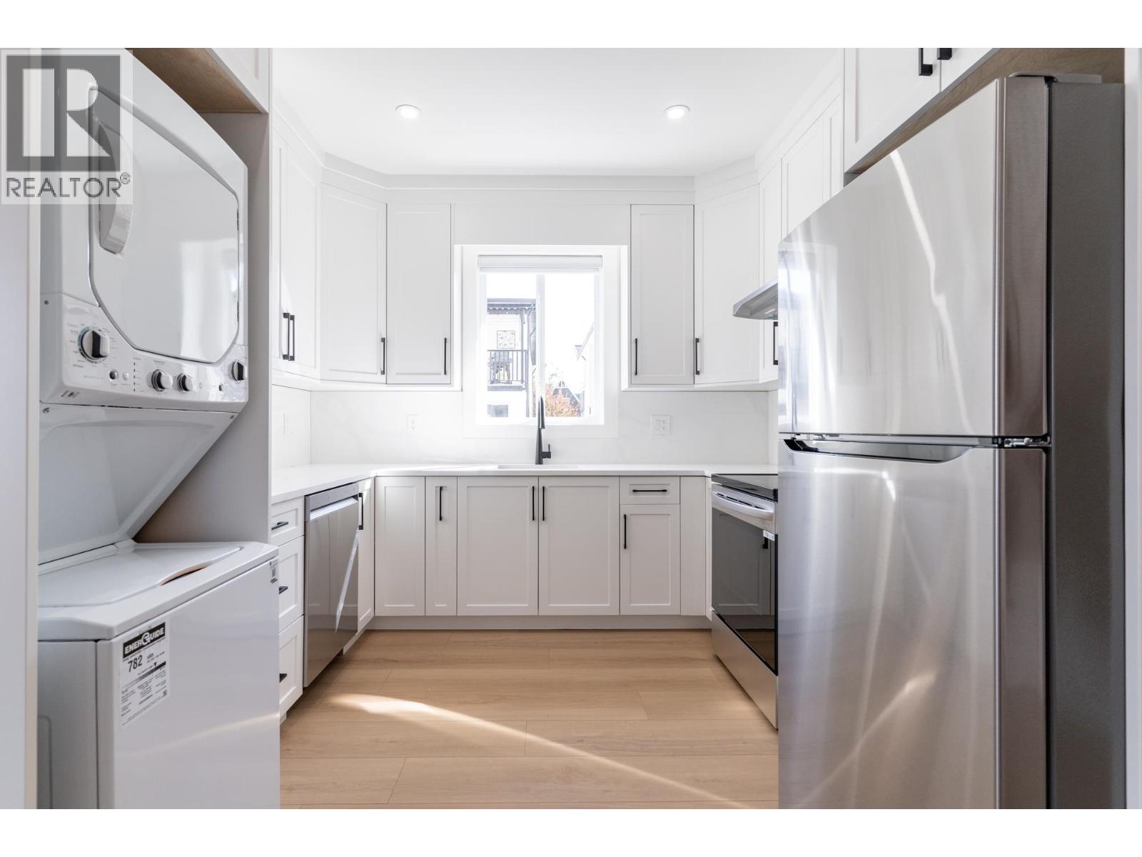 215 MABEL STREET, New Westminster