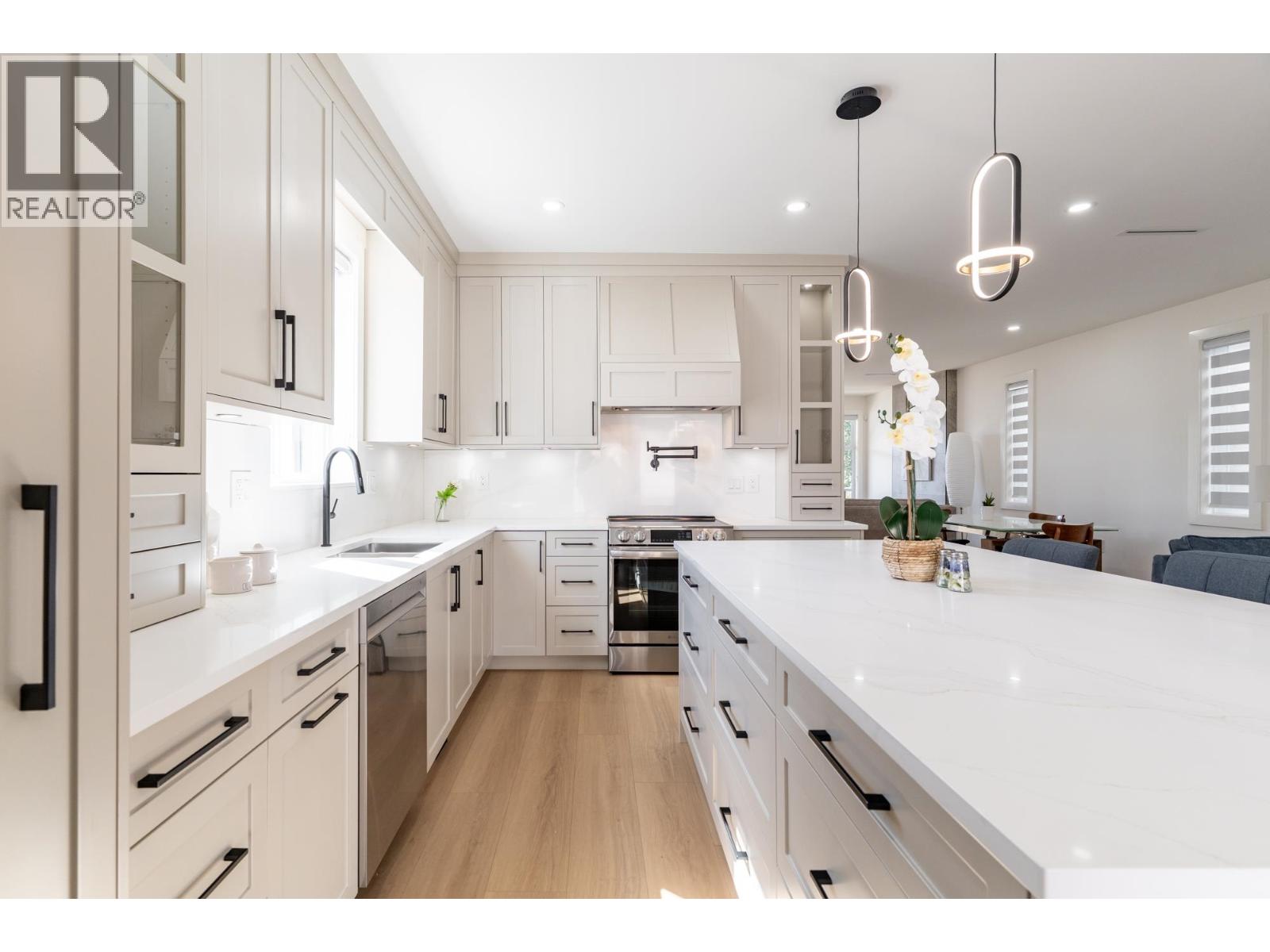 215 MABEL STREET, New Westminster