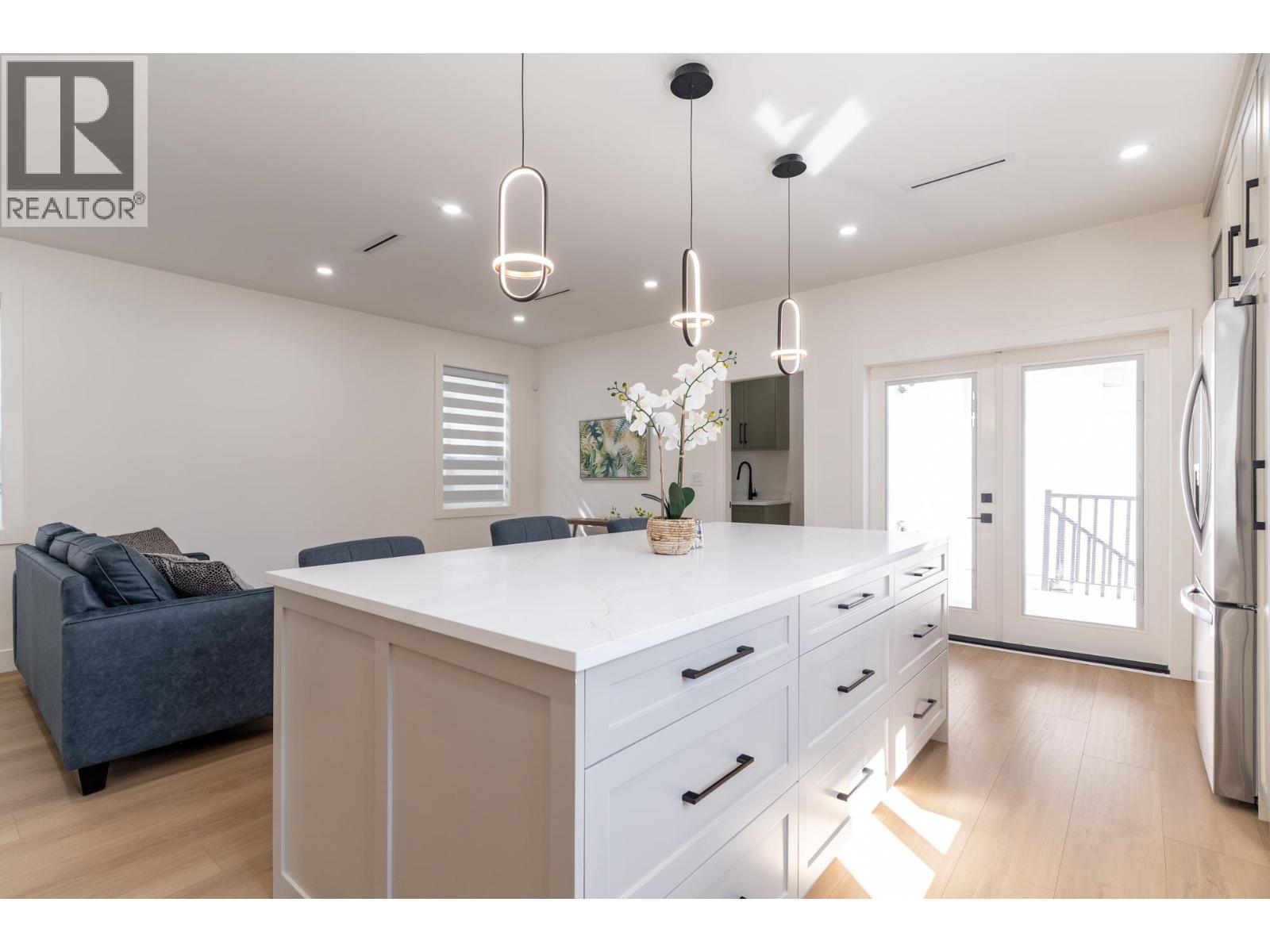 215 MABEL STREET, New Westminster