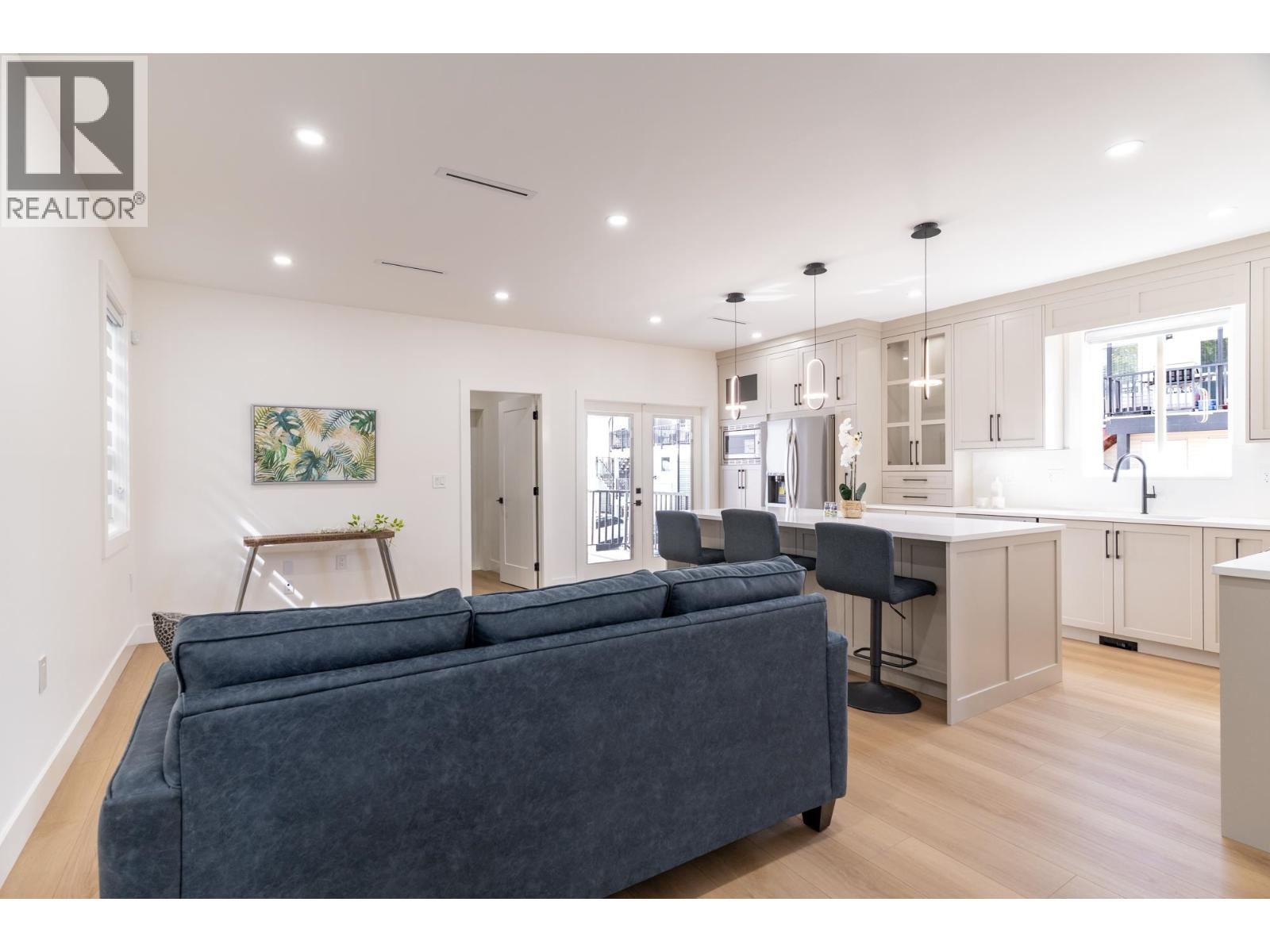 215 MABEL STREET, New Westminster