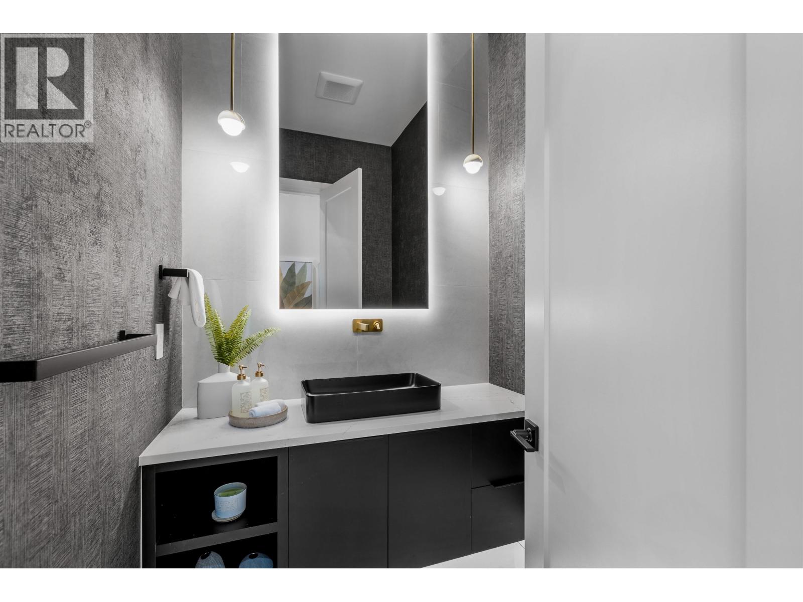 7370 BURRIS STREET, Burnaby