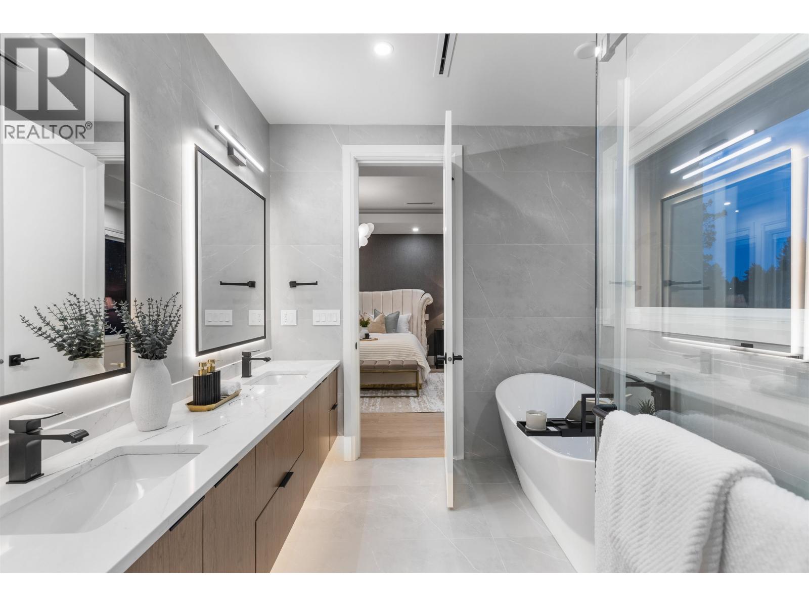 7370 BURRIS STREET, Burnaby