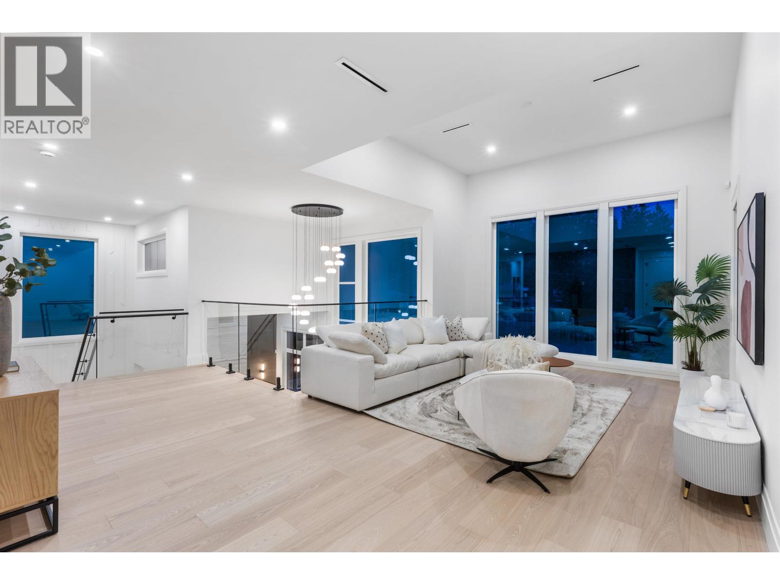 7370 BURRIS STREET, Burnaby