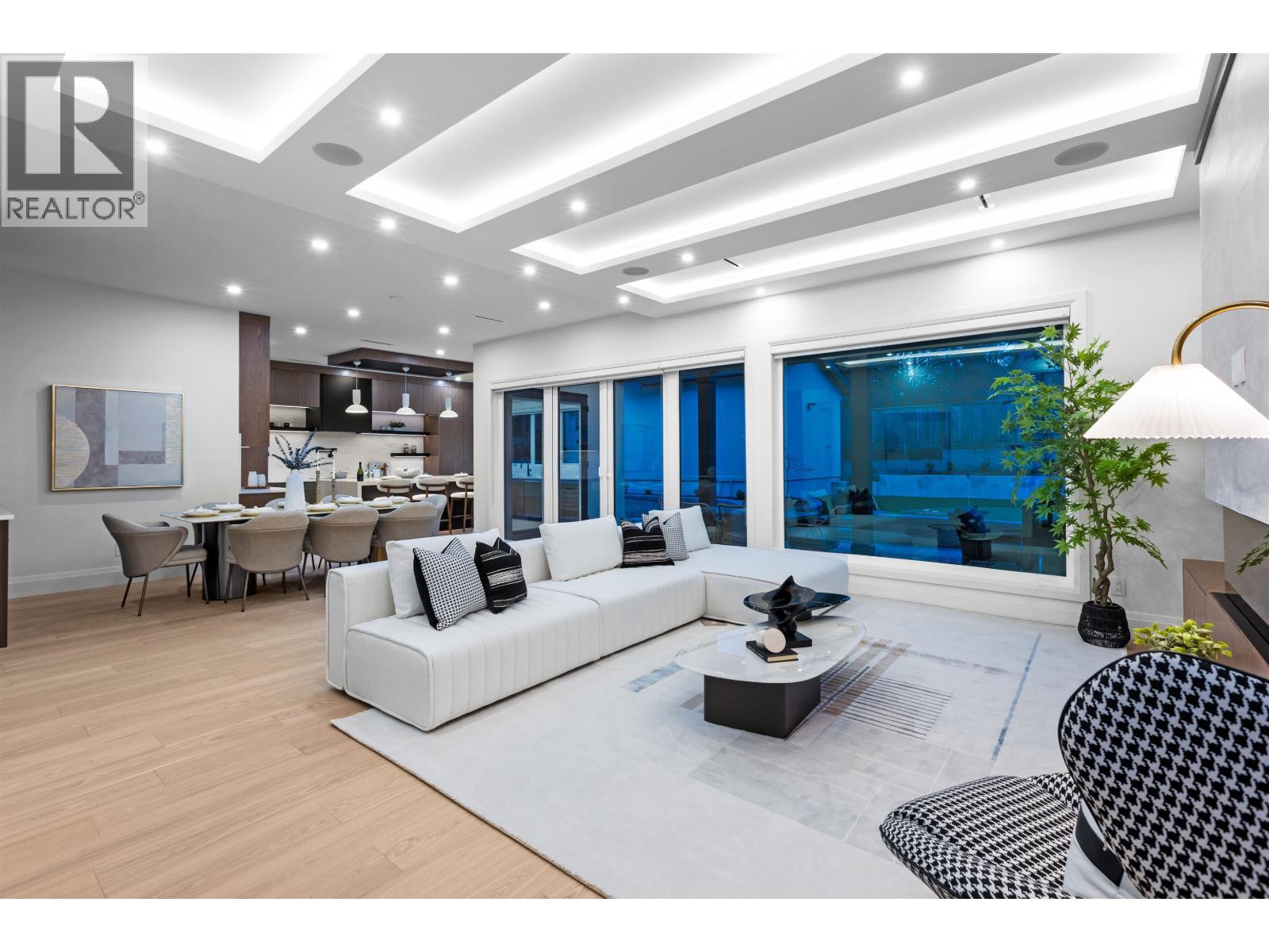 7370 BURRIS STREET, Burnaby