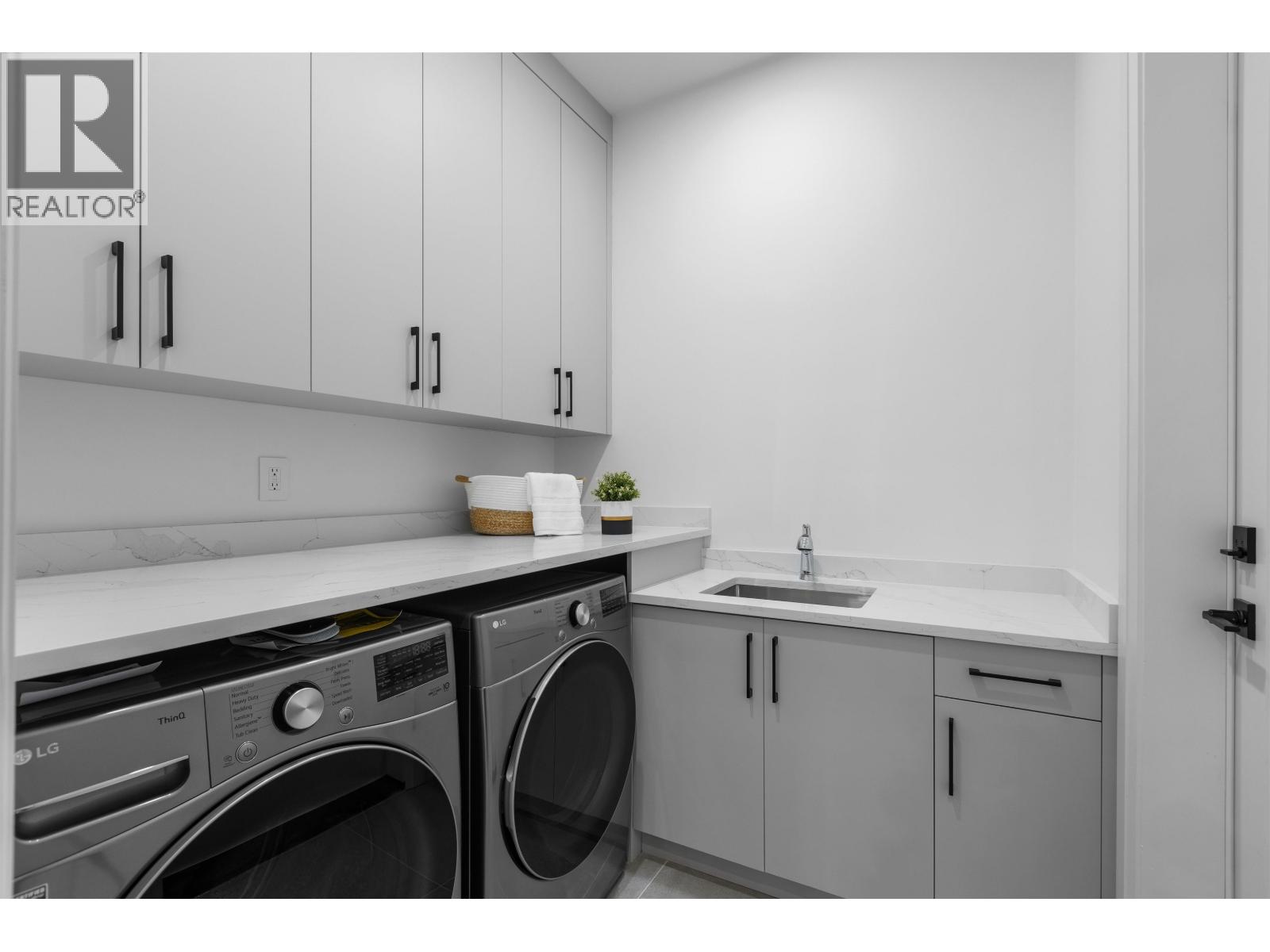 7370 BURRIS STREET, Burnaby