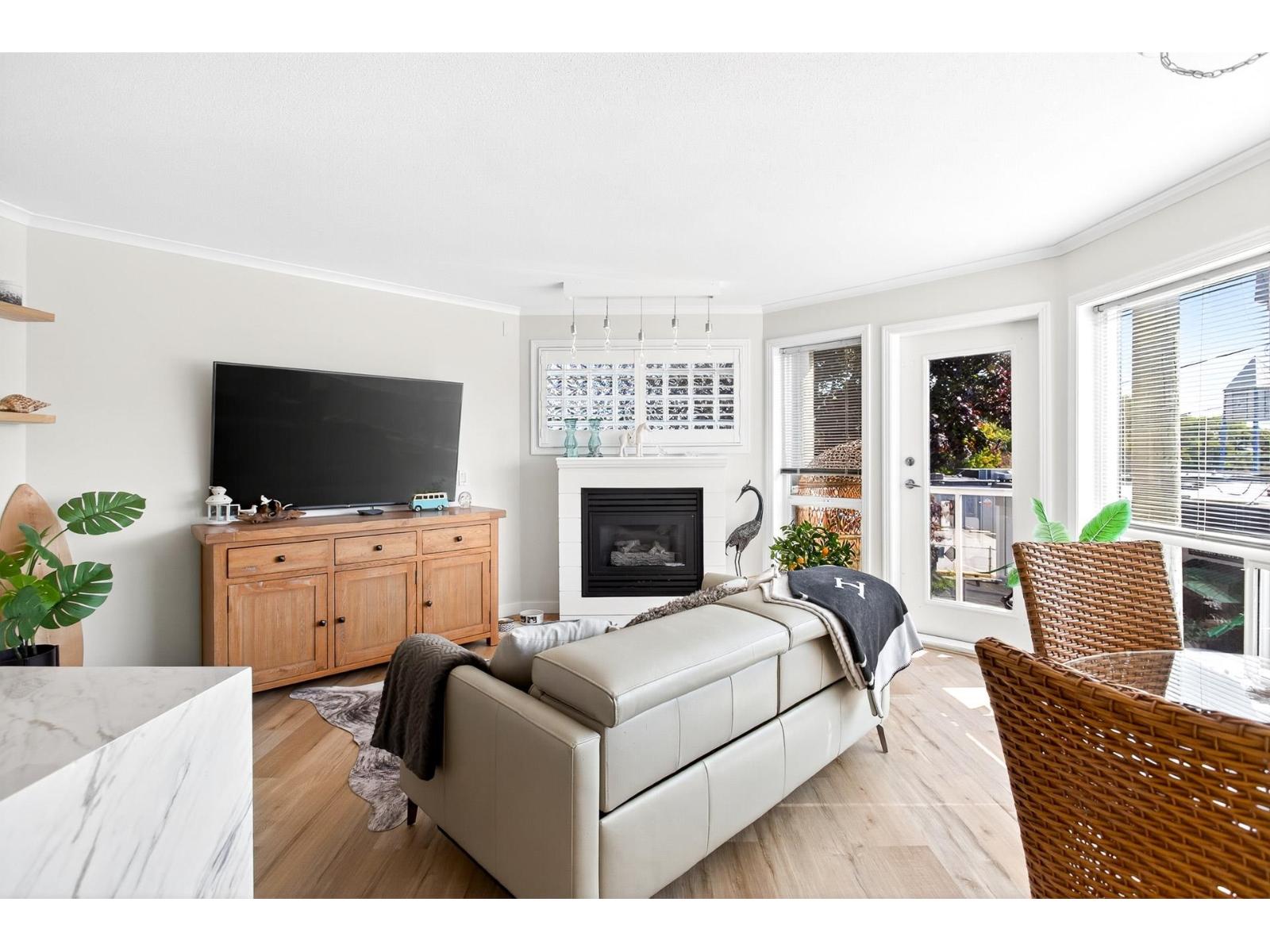 205 15154 ROPER AVENUE, White Rock