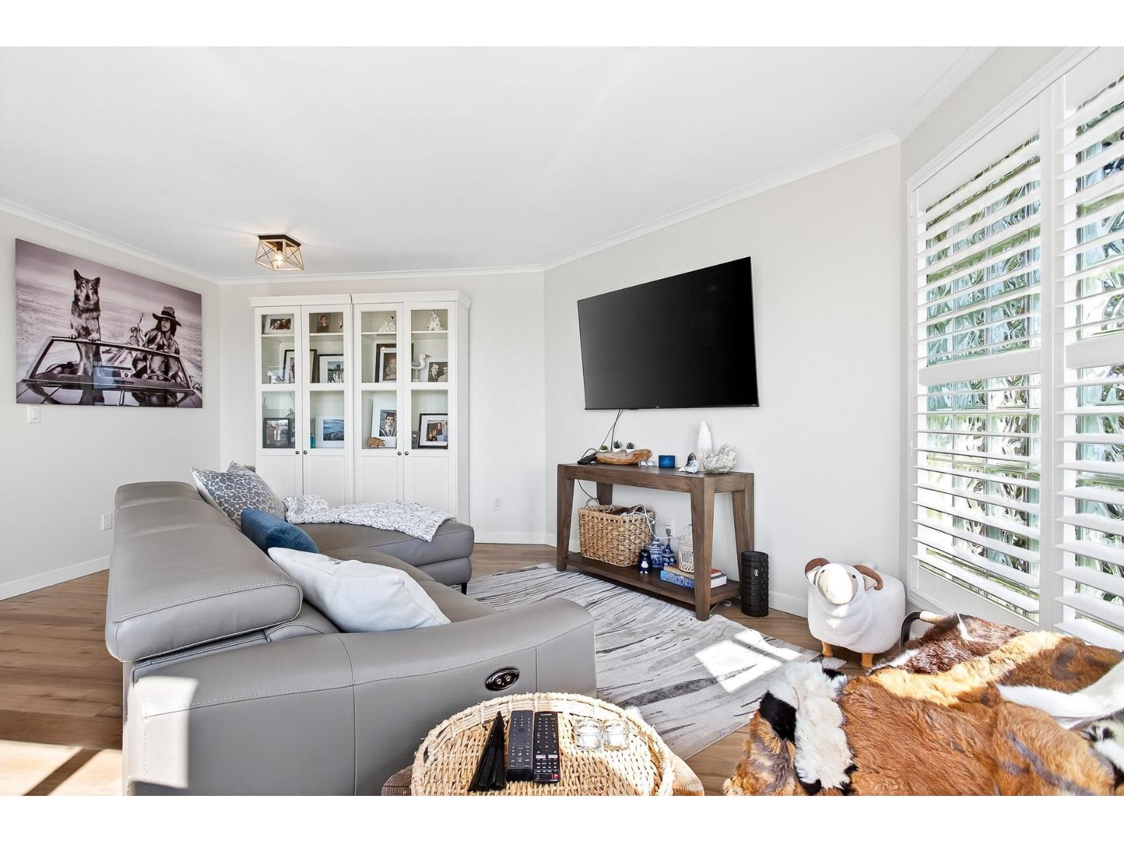 205 15154 ROPER AVENUE, White Rock