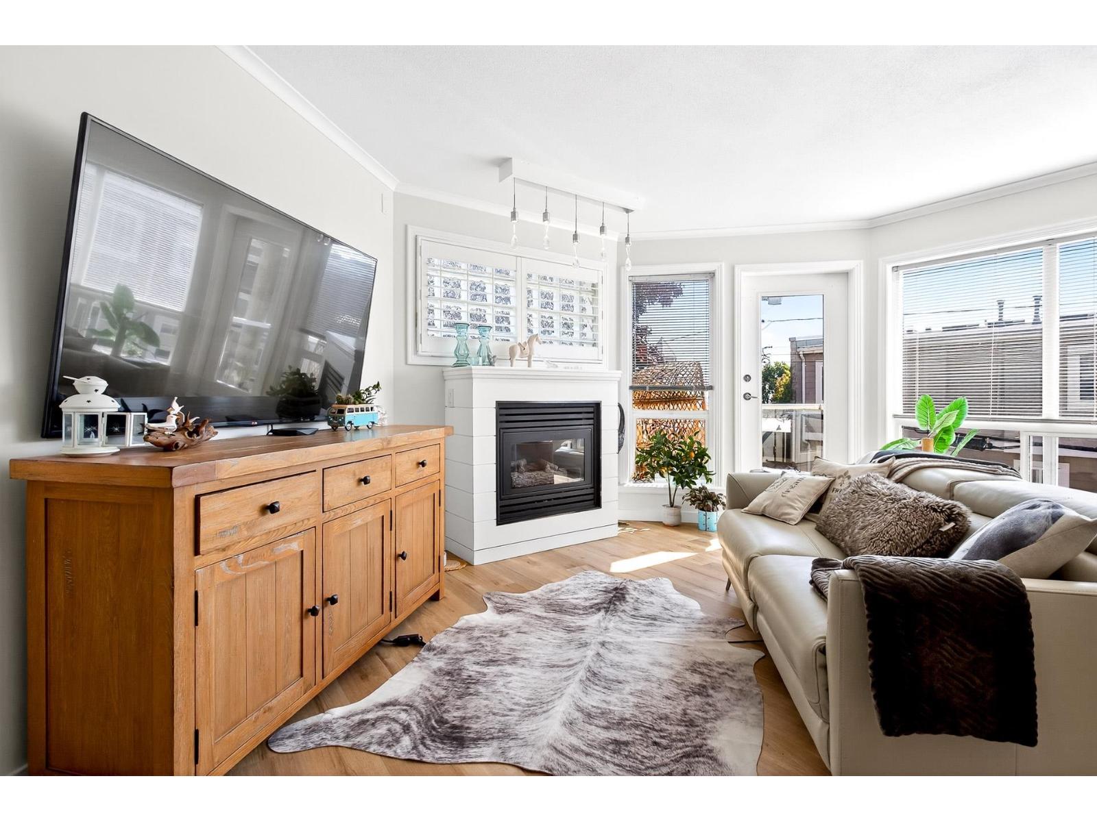 205 15154 ROPER AVENUE, White Rock