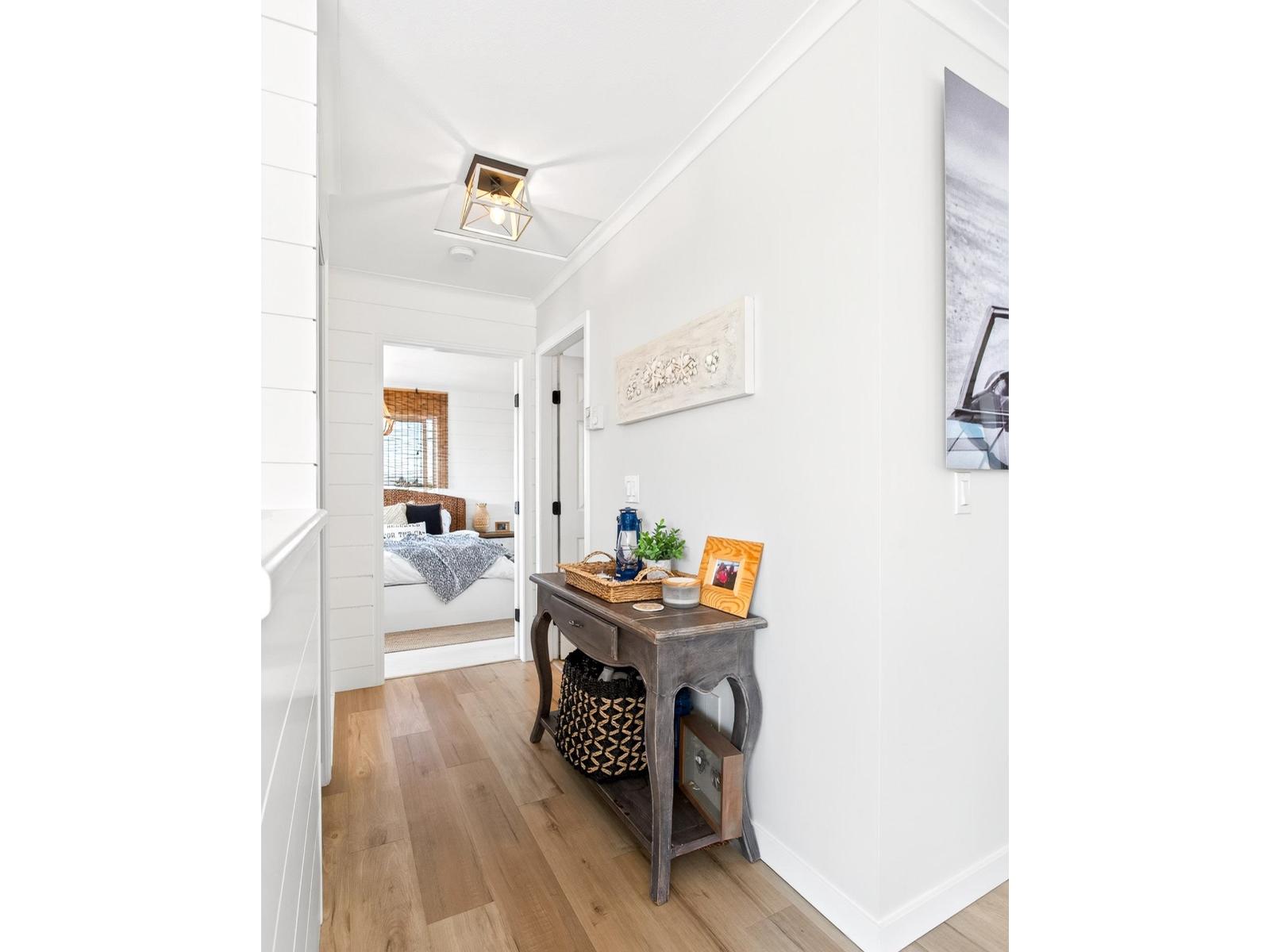 205 15154 ROPER AVENUE, White Rock