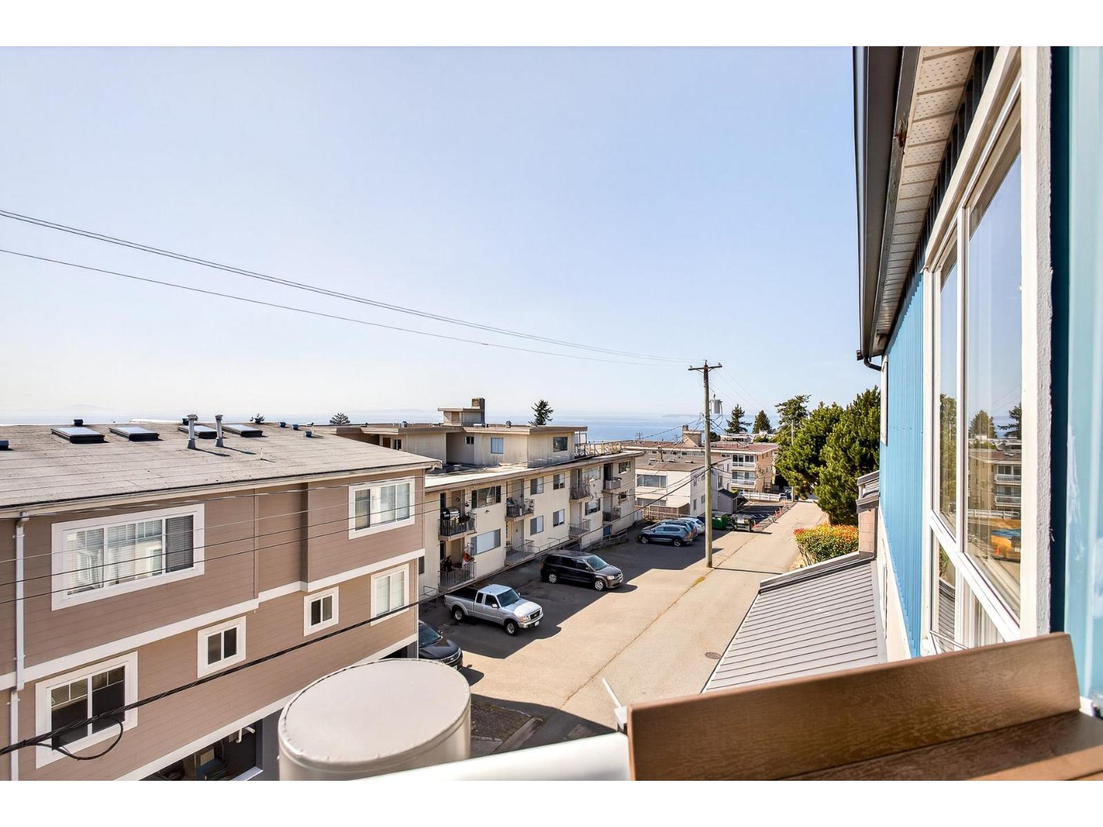 205 15154 ROPER AVENUE, White Rock