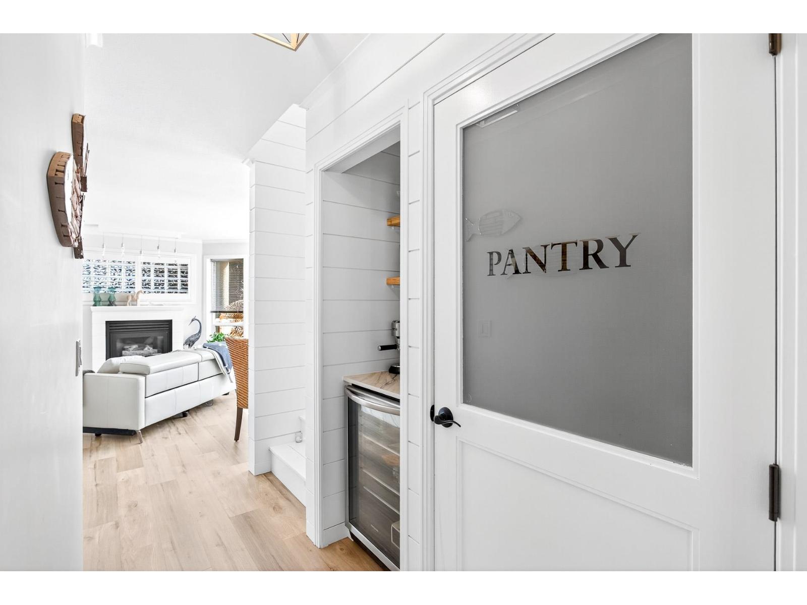205 15154 ROPER AVENUE, White Rock
