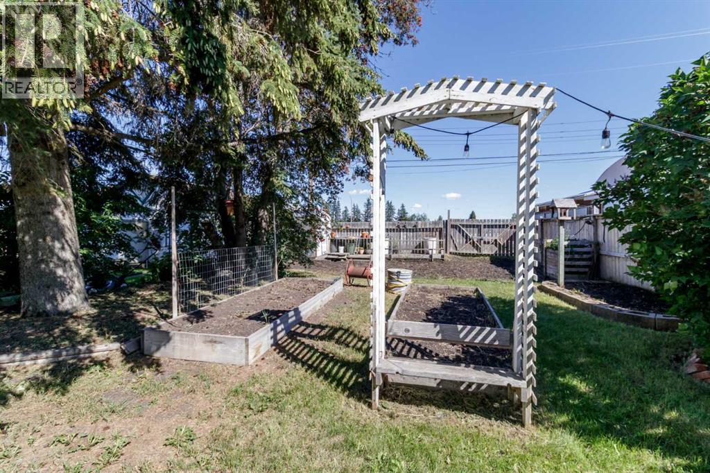 1321 Flemming Avenue, Penhold