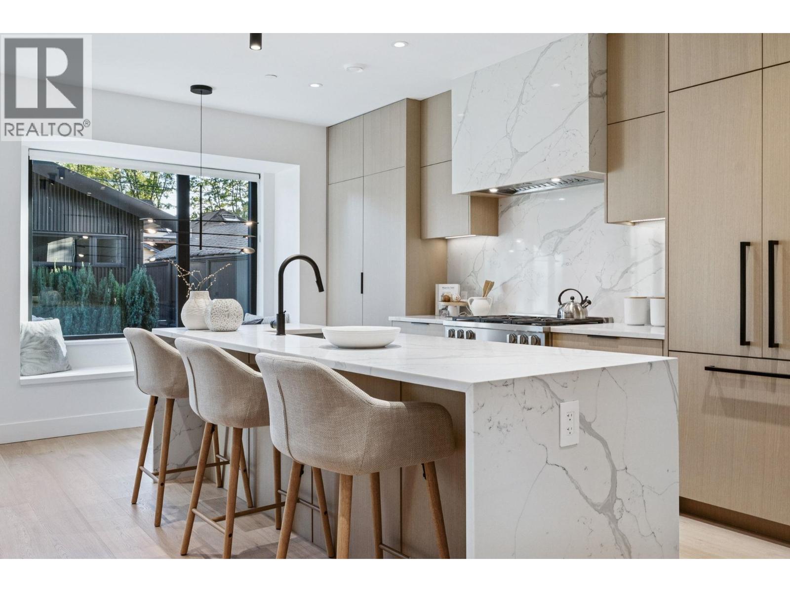 2 3036 W 14TH AVENUE, Vancouver