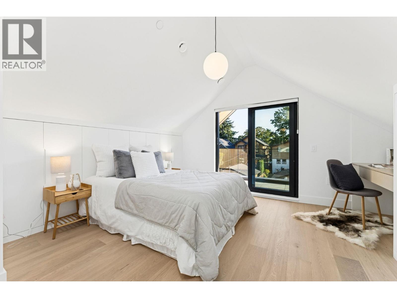 2 3036 W 14TH AVENUE, Vancouver