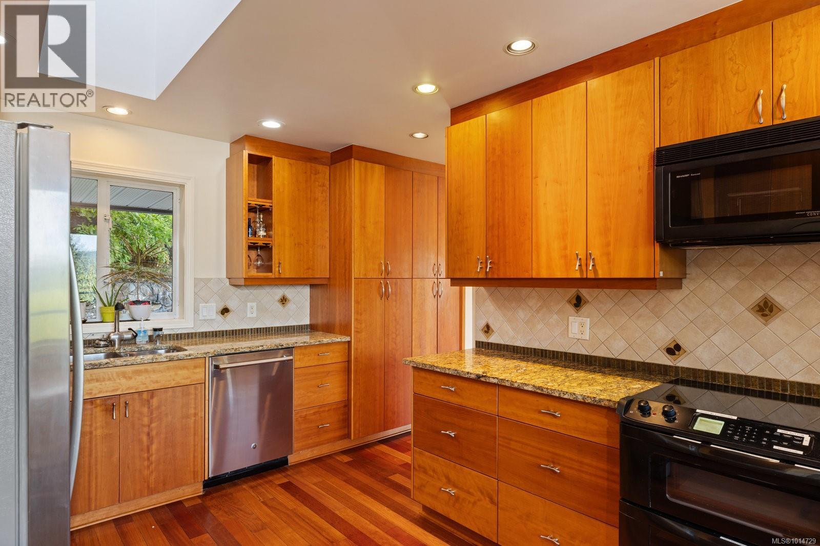  1319 Lands End Road, North Saanich