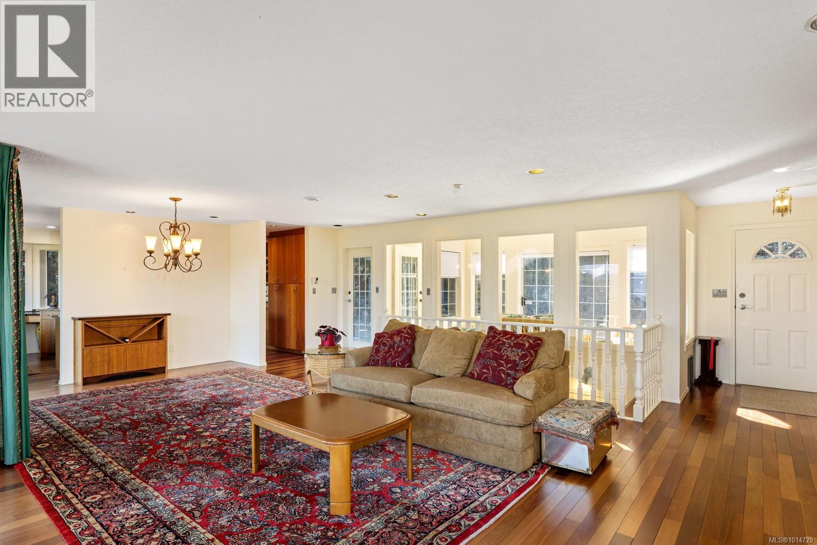  1319 Lands End Road, North Saanich