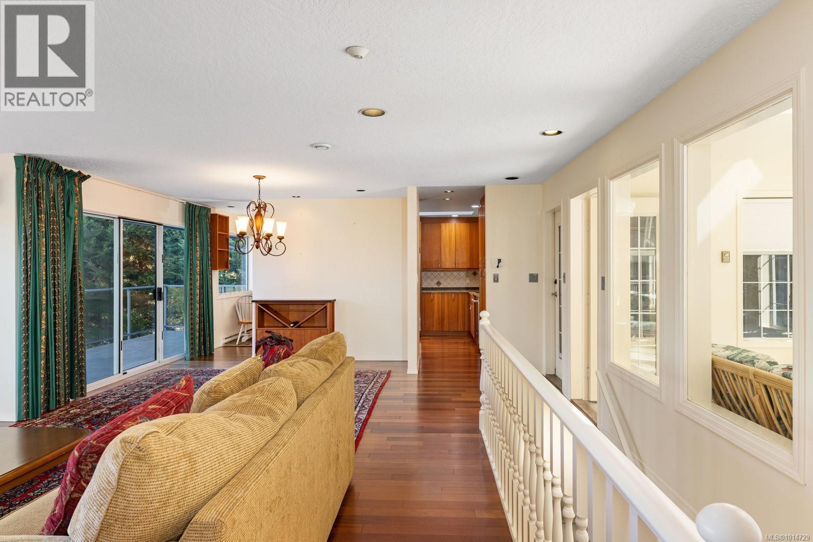  1319 Lands End Road, North Saanich