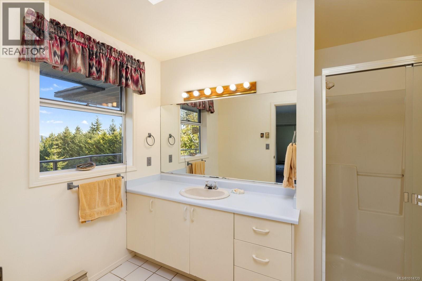  1319 Lands End Road, North Saanich