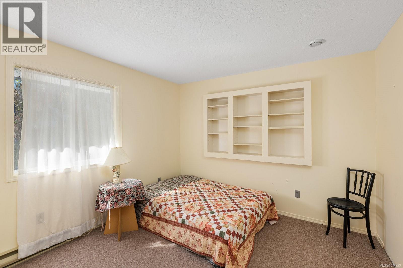  1319 Lands End Road, North Saanich