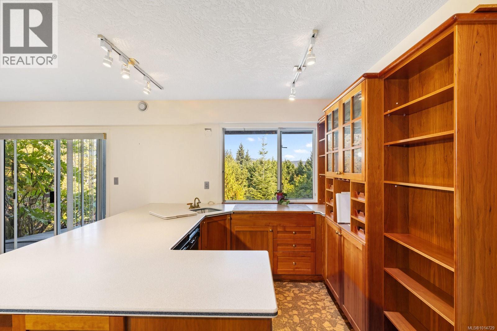  1319 Lands End Road, North Saanich