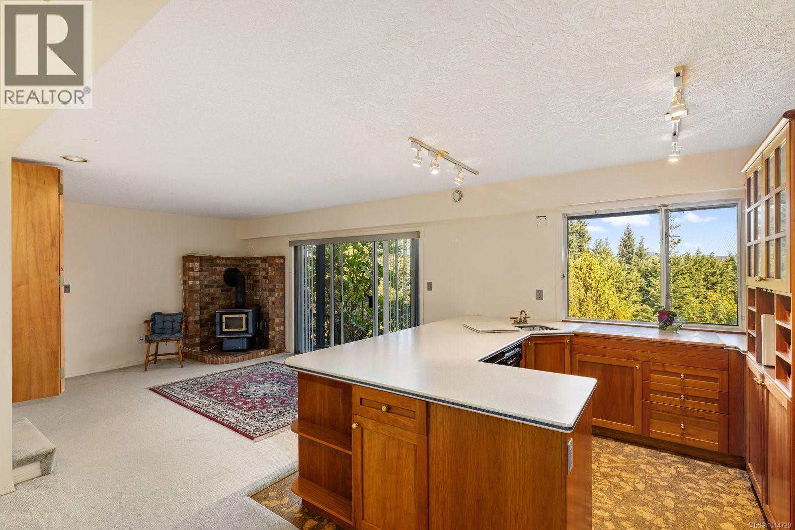  1319 Lands End Road, North Saanich