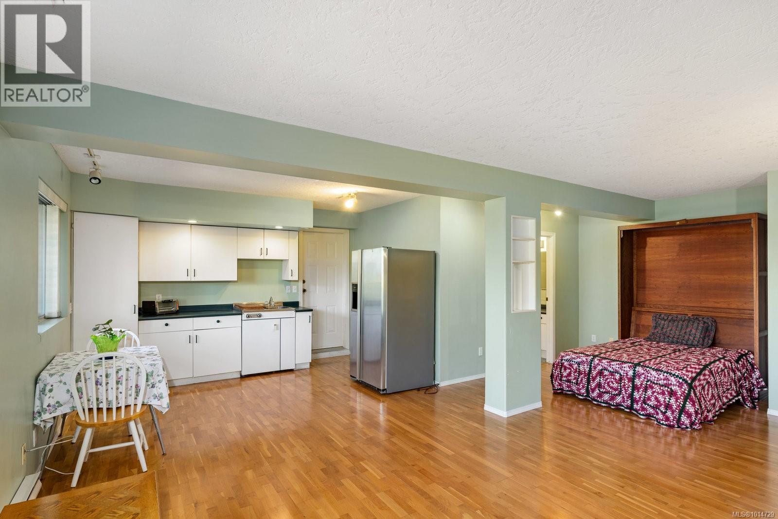  1319 Lands End Road, North Saanich