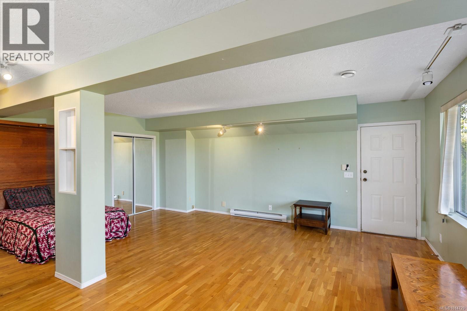  1319 Lands End Road, North Saanich