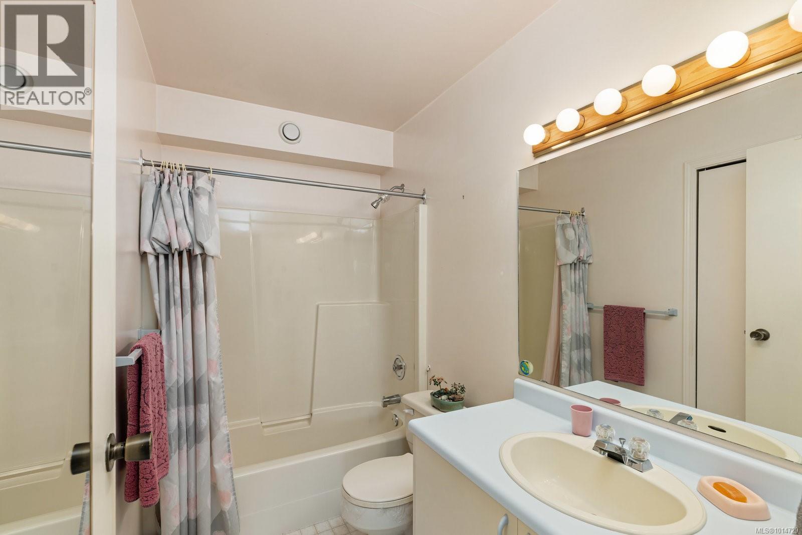  1319 Lands End Road, North Saanich