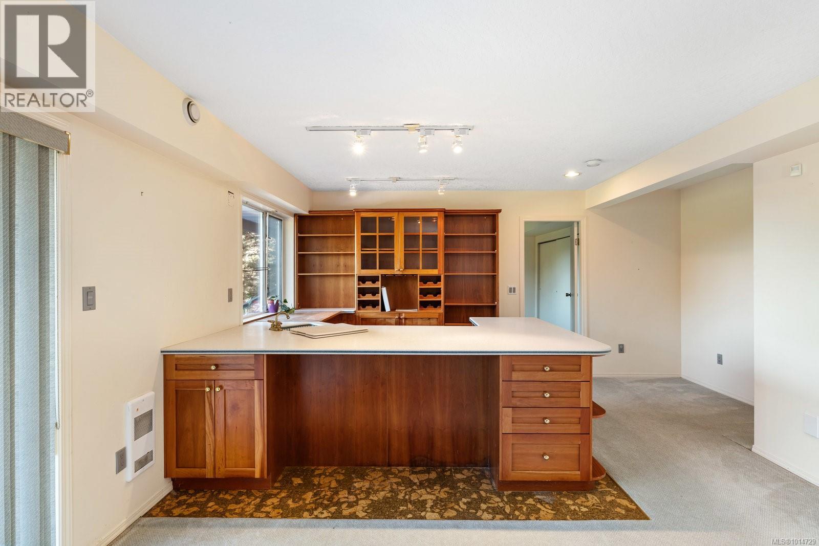  1319 Lands End Road, North Saanich