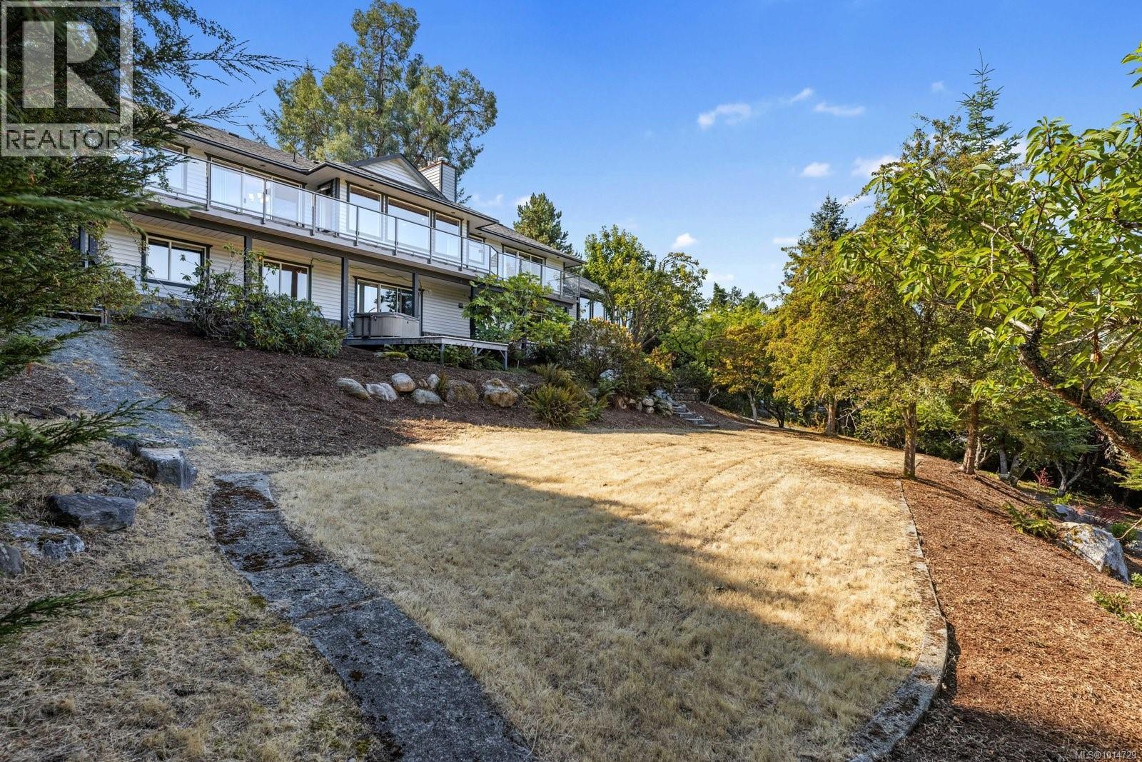  1319 Lands End Road, North Saanich