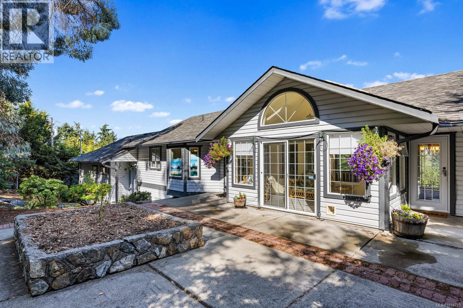  1319 Lands End Road, North Saanich